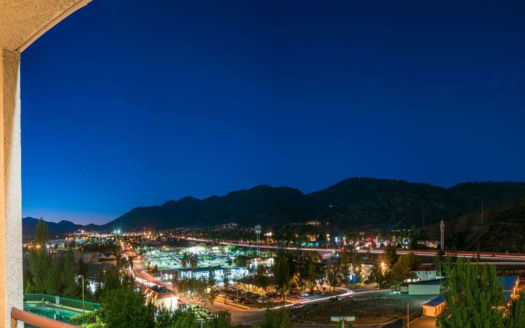 San Bernardino Inn & Suites Room photo
