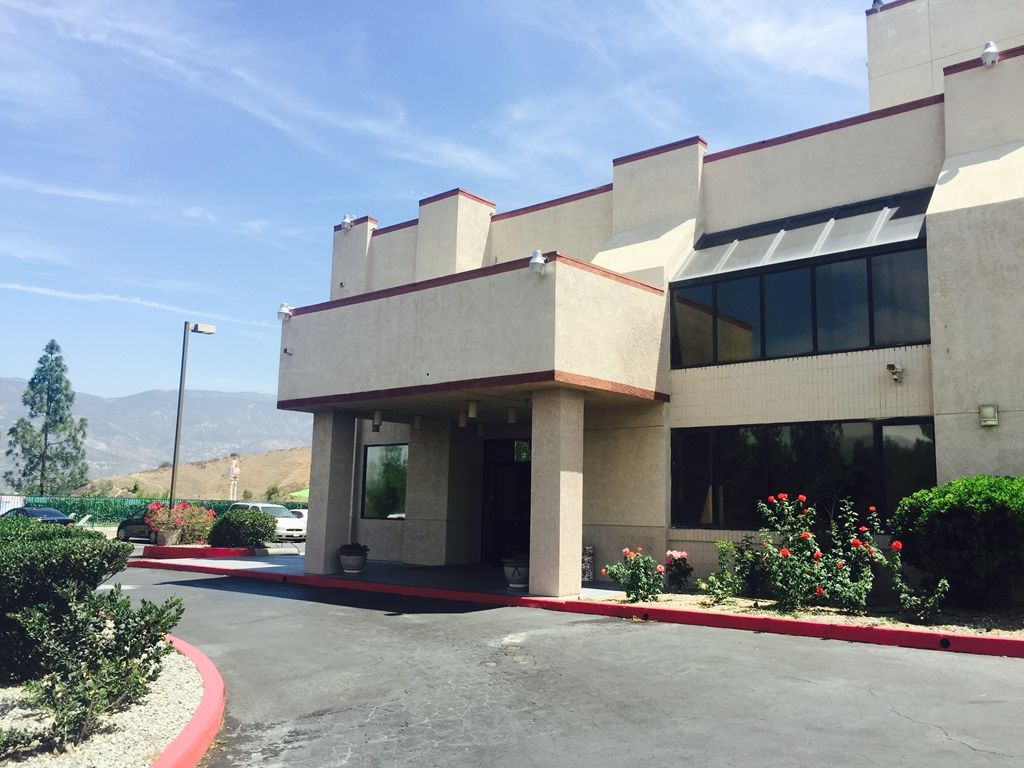 San Bernardino Inn & Suites Exterior photo